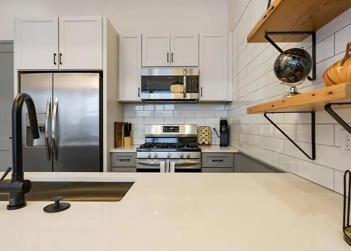 Gorgeous Condo In The Heart Of Dt Birmingham!