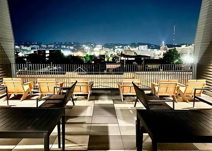 Gorgeous Condo In The Heart Of Dt Birmingham!